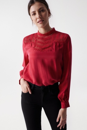BLUSA ROJA ENCAJE