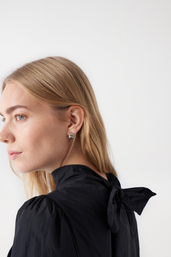 BLUSA NEGRA LAZO BLUSA NEGRA LAZO