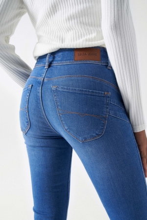 JEANS PUSH IN SECRET...