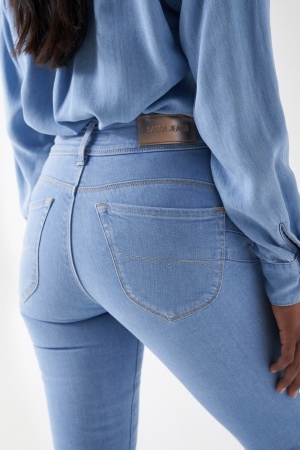 JEANS PUSH IN SECRET STRAIGHT