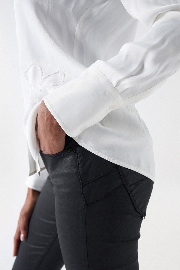 CAMISA SATINADA FLORES BLANCA CAMISA SATINADA FLORES BLANCA