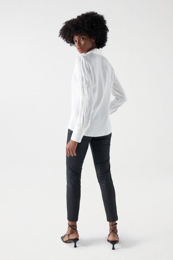 CAMISA SATINADA FLORES BLANCA 2