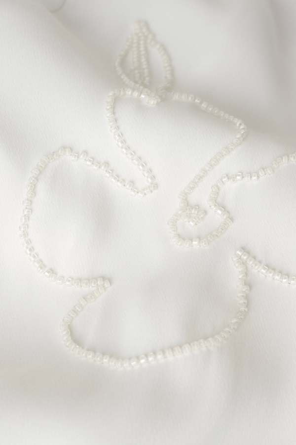 CAMISA SATINADA FLORES BLANCA CAMISA SATINADA FLORES BLANCA