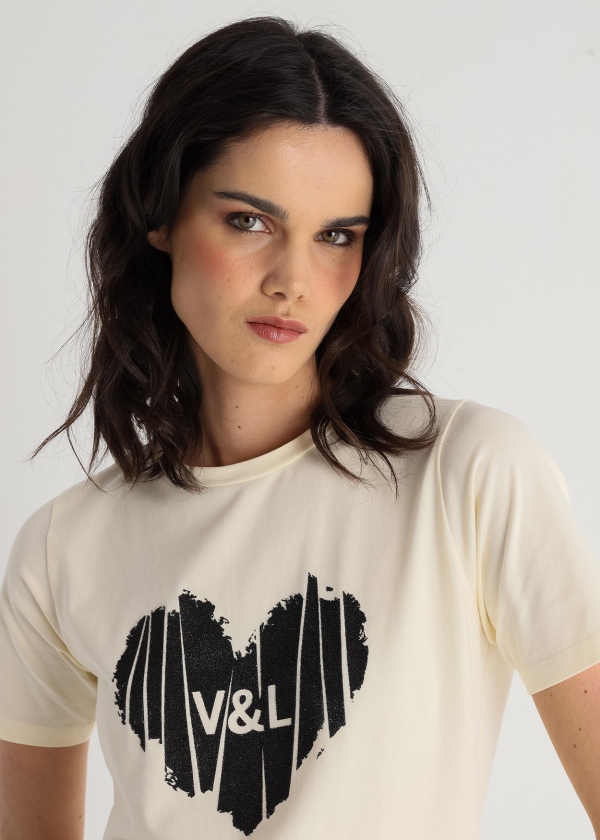 CAMISETA BEIGE CORAZÓN V&L 2