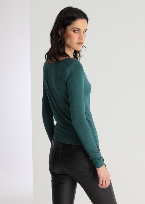 CAMISETA DRAPEADA VERDE CAMISETA DRAPEADA VERDE