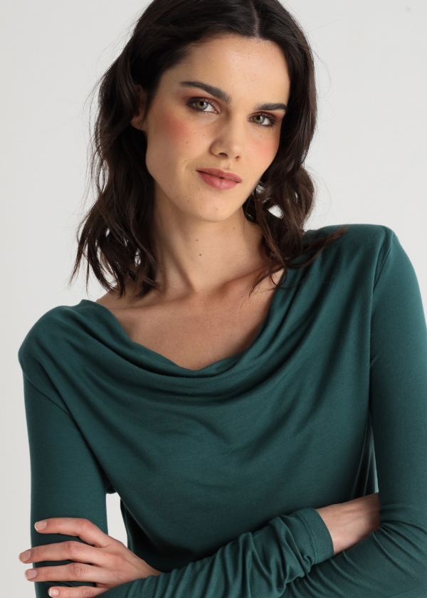 CAMISETA DRAPEADA VERDE CAMISETA DRAPEADA VERDE