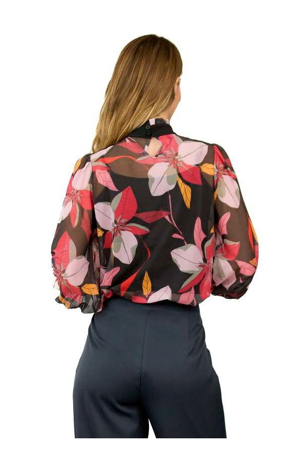 BLUSA ABULLONADA FLORAL BLUSA ABULLONADA FLORAL