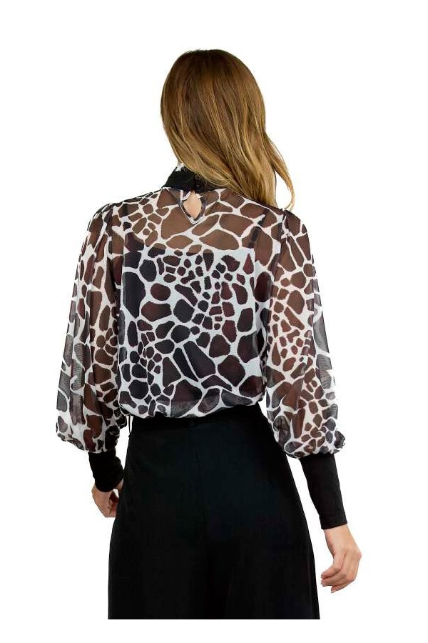 BLUSA ANIMAL PRINT BLANCO Y... 2