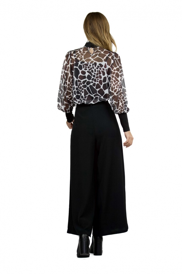BLUSA ANIMAL PRINT BLANCO Y NEGRO BLUSA ANIMAL PRINT BLANCO Y NEGRO