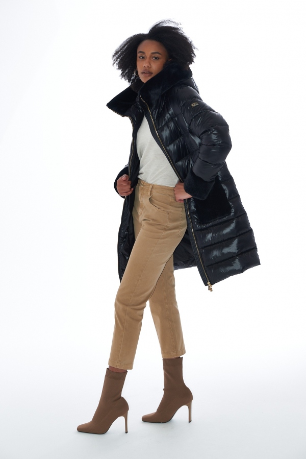 ABRIGO ACOLCHADO NEGRO PELO CORTO