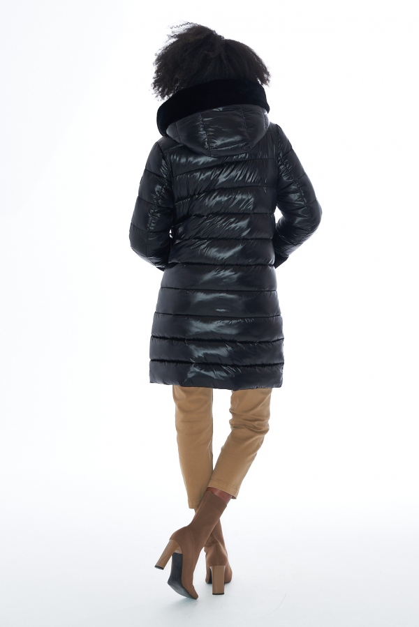 ABRIGO ACOLCHADO NEGRO PELO CORTO