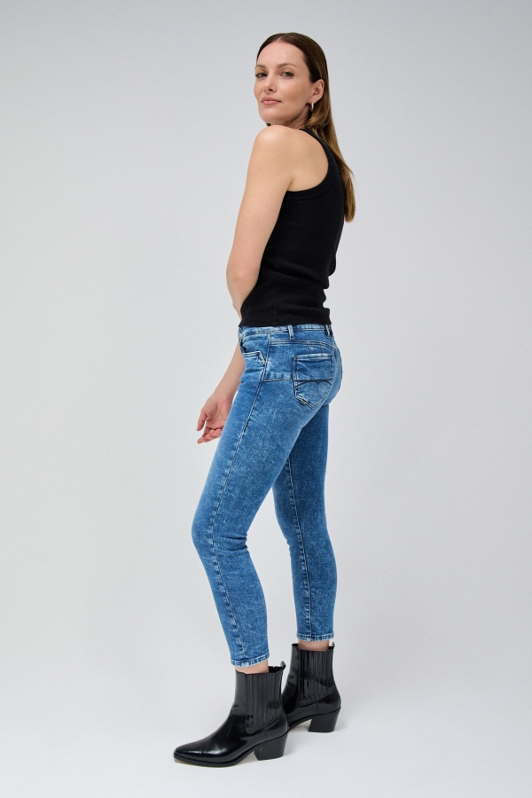 JEANS PUSH UP WONDER CROPPED SKINNY... JEANS PUSH UP WONDER CROPPED SKINNY...