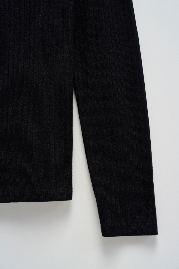 JERSEY NEGRO DE PUNTO CON CADENA