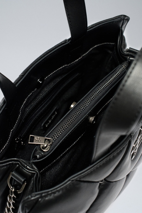 BOLSO DE MANO ACOLCHADO NEGRO BOLSO DE MANO ACOLCHADO NEGRO