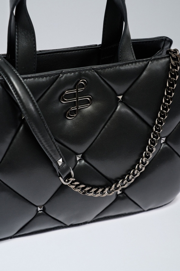 BOLSO DE MANO ACOLCHADO NEGRO BOLSO DE MANO ACOLCHADO NEGRO