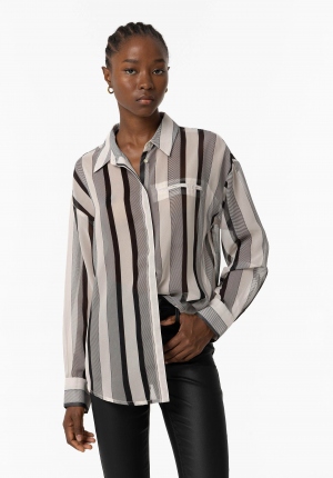 CAMISA DE RAYAS BLANCAS Y...
