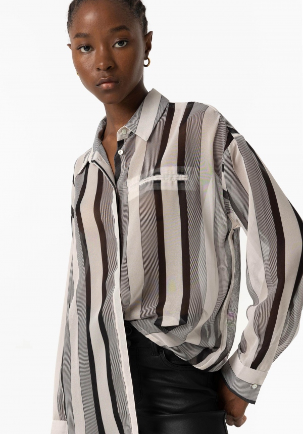 CAMISA DE RAYAS BLANCAS Y NEGRAS CAMISA DE RAYAS BLANCAS Y NEGRAS