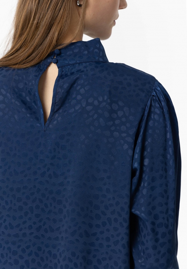 BLUSA ESTAMPADO SATINADO AZUL MARINO BLUSA ESTAMPADO SATINADO AZUL MARINO
