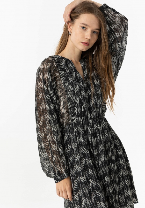 VESTIDO ESTAMPADO NEGRO Y BLANCO