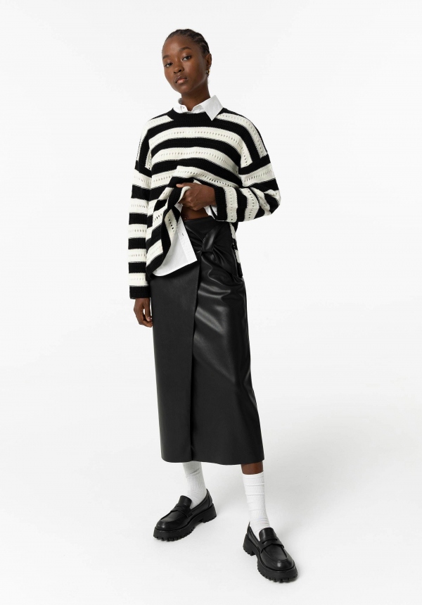 FALDA NEGRA EFECTO PIEL CON NUDO