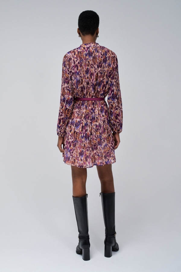 VESTIDO PLISADO MORADO CON CINTURÓN VESTIDO PLISADO MORADO CON CINTURÓN