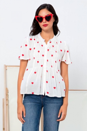 CAMISA BLANCA CON CORAZONES