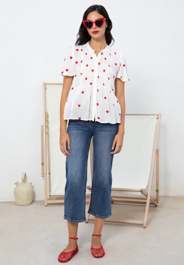 CAMISA BLANCA CON CORAZONES CAMISA BLANCA CON CORAZONES