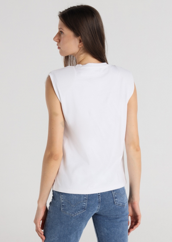 CAMISETA BLANCA FLORAL CON PEDRERÍA CAMISETA BLANCA FLORAL CON PEDRERÍA