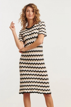 VESTIDO CORTO DE PUNTO ZIG ZAG