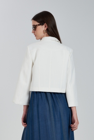 CHAQUETA CROPPED BLANCA 2