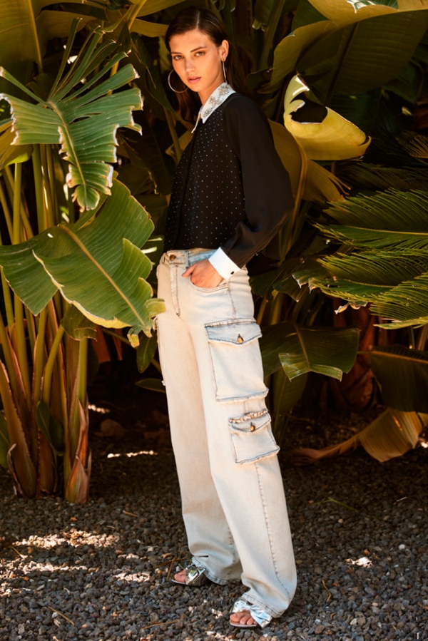 CAMISA NEGRA CON PEDRERÍA CAMISA NEGRA CON PEDRERÍA