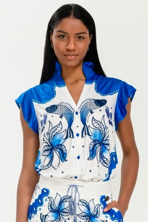 BLUSA FLORAL KOI AZUL Y BLANCO