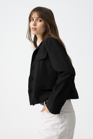 CHAQUETA CORTA NEGRA 2