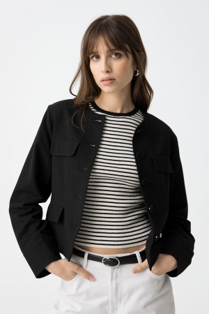 CHAQUETA CORTA NEGRA