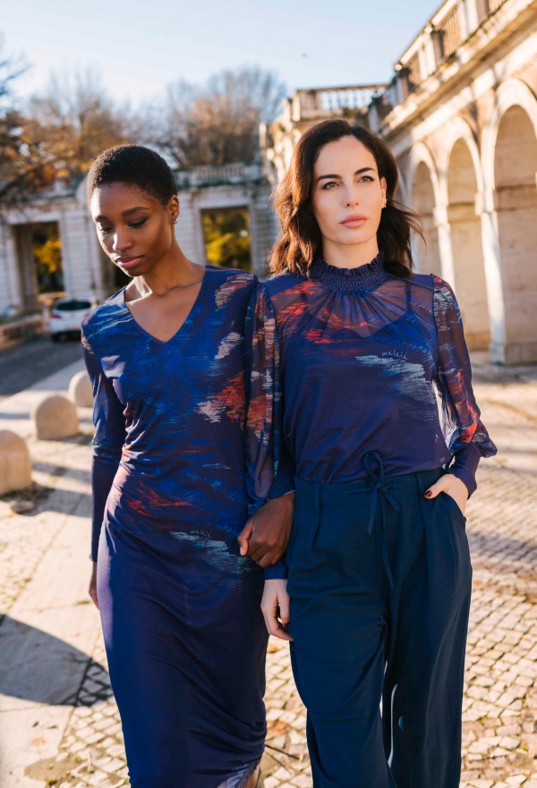 BLUSA AZUL PINCELADAS