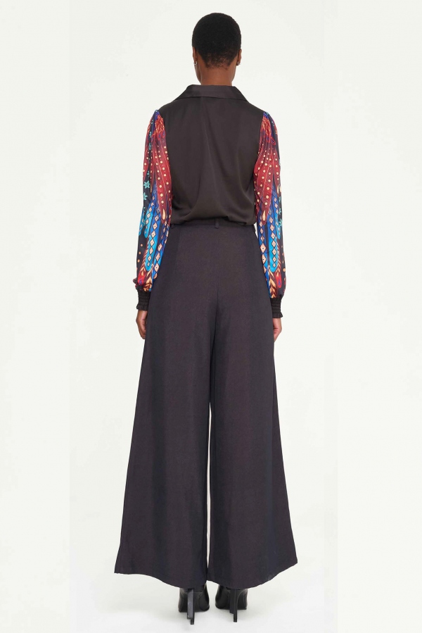 CAMISA PLUMAS Y FLORES MULTICOLOR