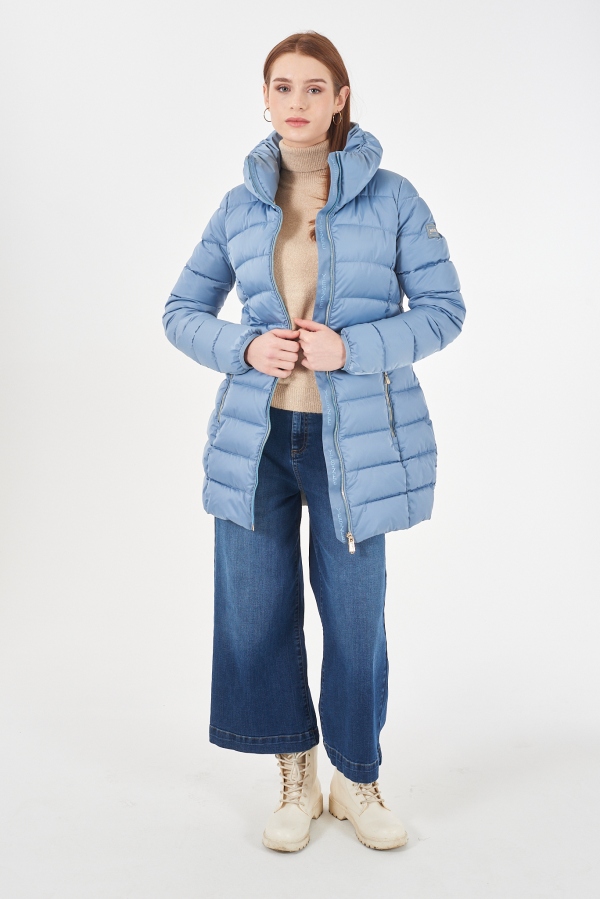 ABRIGO ACOLCHADO AZUL CLARO