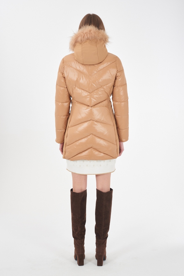 ABRIGO ACOLCHADO CARAMELO