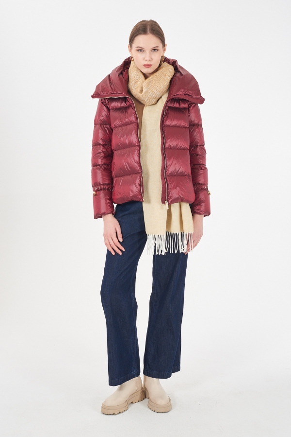 ABRIGO CORTO PUFFER PLUMAS BORGOÑA