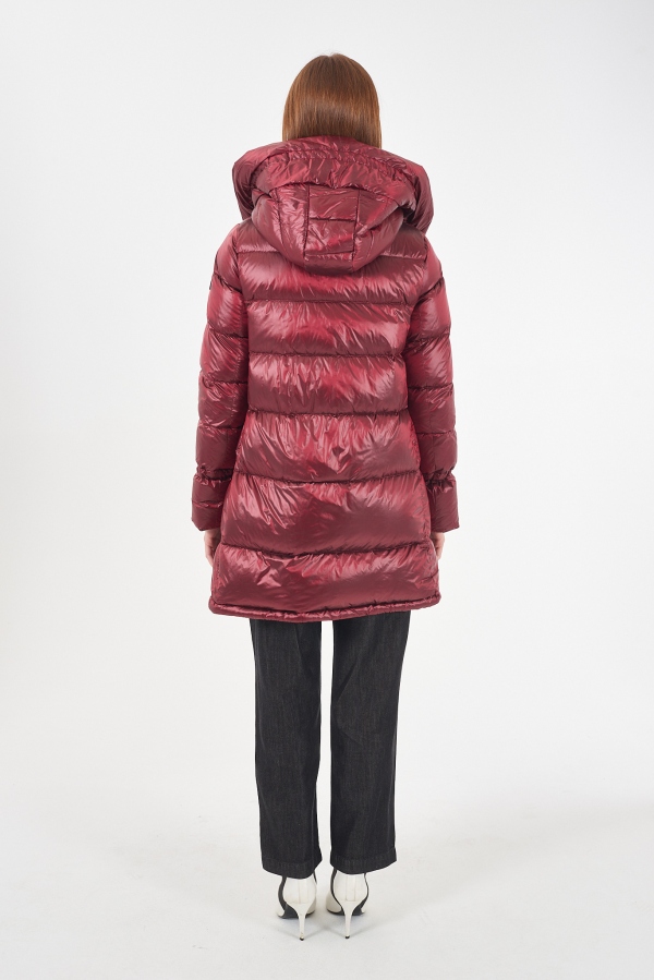 ABRIGO PUFFER PLUMAS BORGOÑA