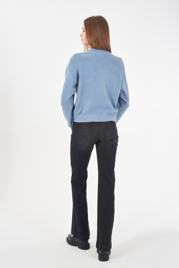 SUÉTER AZUL PÁLIDO CON BRILLO