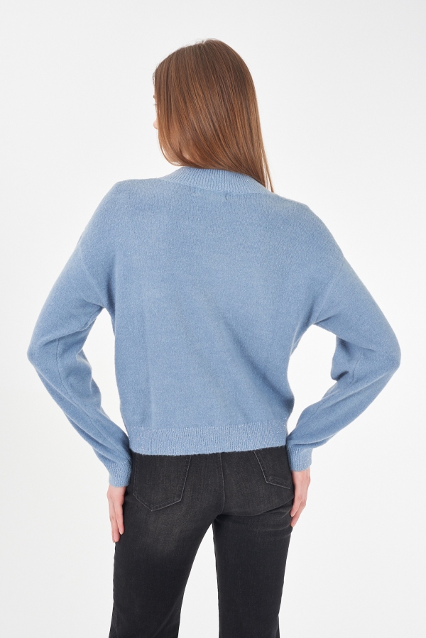 SUÉTER AZUL PÁLIDO CON BRILLO 2