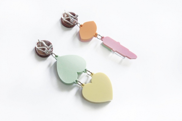 PENDIENTES COLORETE Y PINTALABIOS