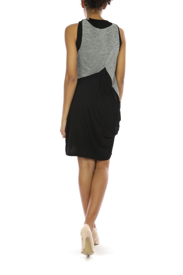 VESTIDO NEGRO CAPAS CON GRÁFICO