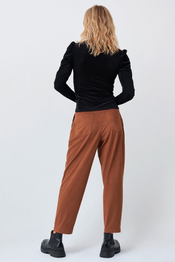 CAMISETA ESCOTE CUADRADO NEGRA