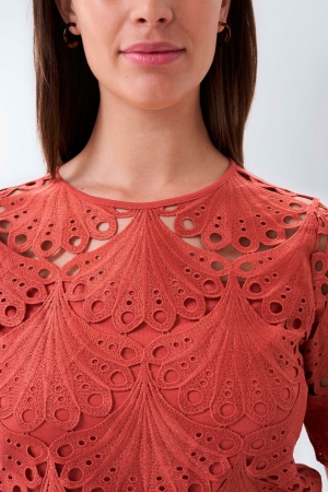 CAMISETA ENCAJE ROSA 2