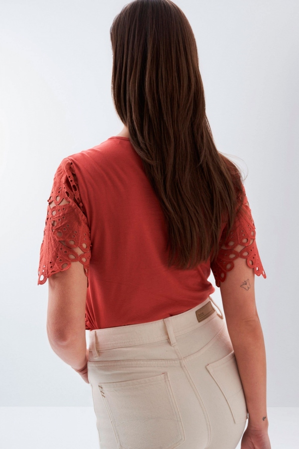 CAMISETA ENCAJE ROSA