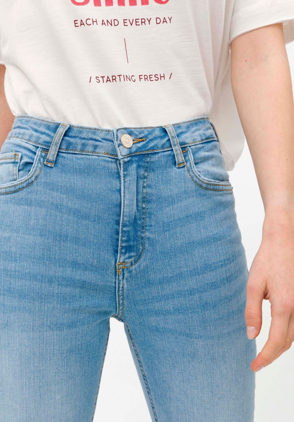 JEANS MEGAN CROPPED FLARE TIRO ALTO