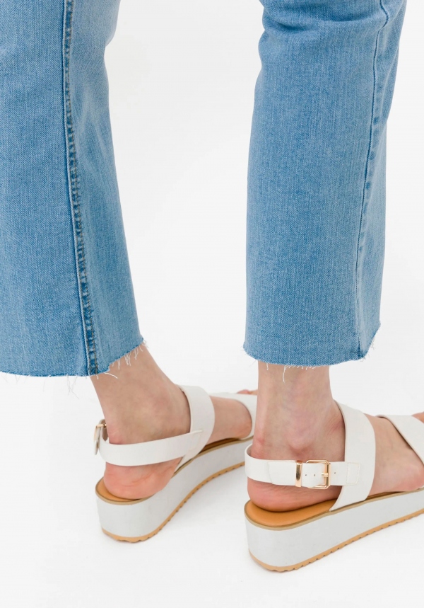 JEANS MEGAN CROPPED FLARE TIRO ALTO