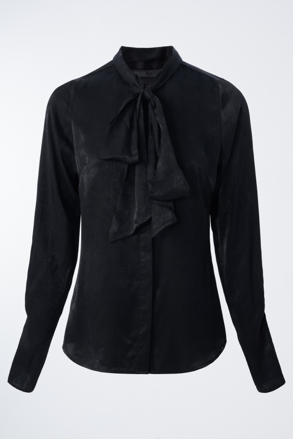 CAMISA NEGRA EFECTO RELIEVE